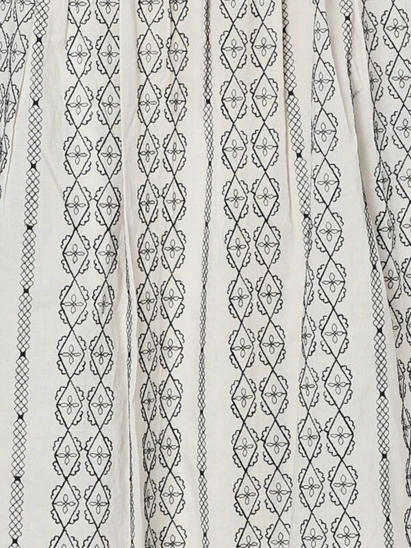 総刺繍チュニックブラウス（チャコールグレー/キナリ/トップス
