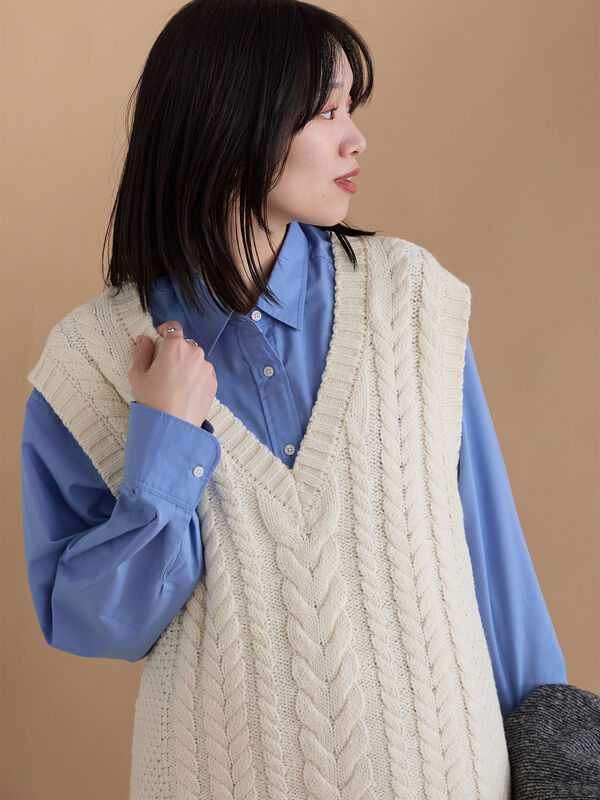 ケーブルニットベスト（オフホワイト/チャコールグレー/ネイビー