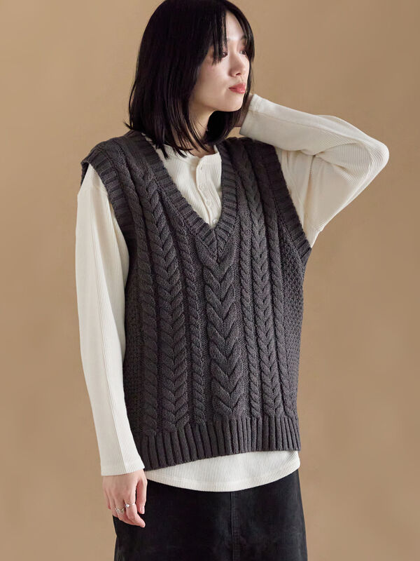 ケーブルニットベスト（オフホワイト/チャコールグレー/ネイビー
