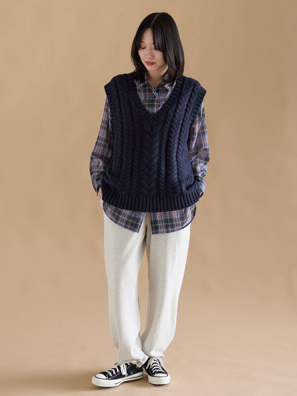 ケーブルニットベスト（オフホワイト/チャコールグレー/ネイビー