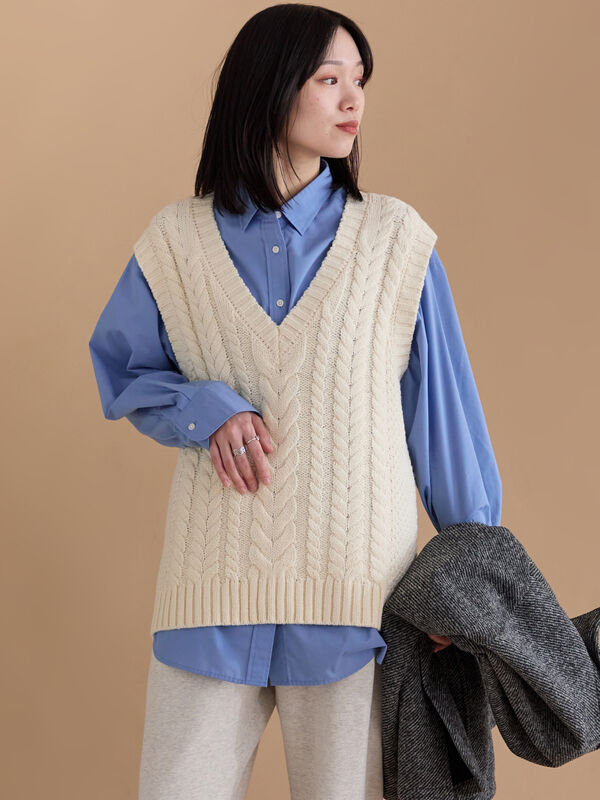 ケーブルニットベスト（オフホワイト/チャコールグレー/ネイビー