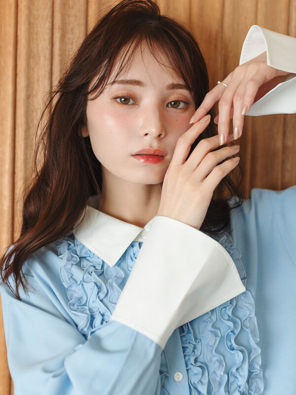 ホワイト フリルスカート 水色刺繍とブラウスのセットです❣ ホワイト フリルスカート 水色刺繍とブラウスのセットです