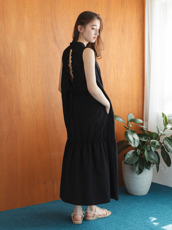 セール】 バックオープンワンピース（ブラック/キナリ