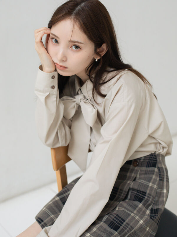 セール】 リボンタイ付きシャツ（オフホワイト/ベージュ/トップス
