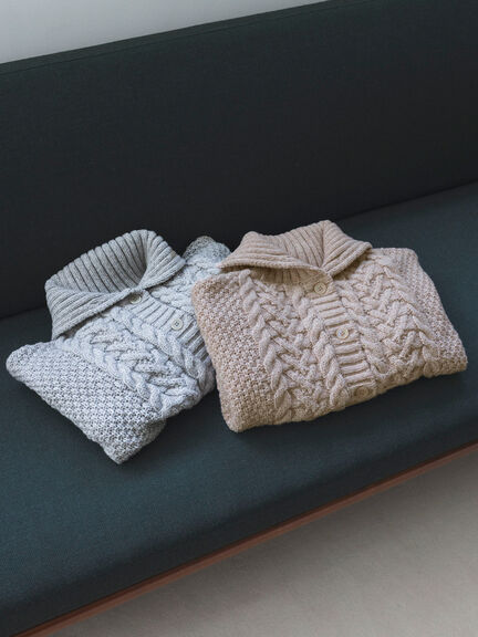 ケーブル編みニットカーディガン（グレー/モカ）｜sō4ū（ソウフォーユー）通販