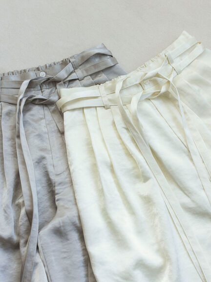 サテンタックワイドパンツ（ベージュ/キナリ）｜sō4ū（ソウフォーユー）通販