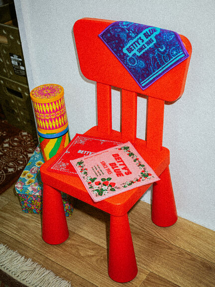 ショッパー柄タオルハンカチ（ピンク/レッド/パープル）｜BETTY'S BLUE（ベティーズブルー）通販