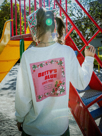ショッパー柄 バックプリントロンT（ピンク/レッド/パープル）｜BETTY'S BLUE（ベティーズブルー）通販