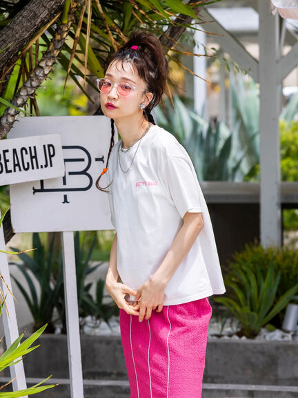 ショッパー柄 バックプリントTシャツ（ピンク/レッド/パープル）｜BETTY'S BLUE（ベティーズブルー）通販