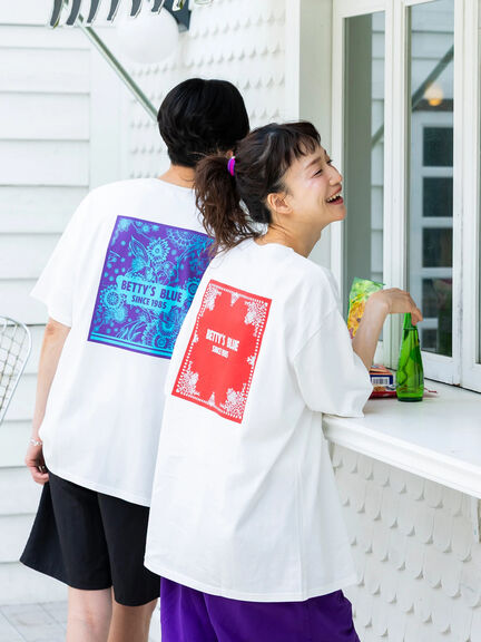ショッパー柄 バックプリントTシャツ（ピンク/レッド/パープル）｜BETTY'S BLUE（ベティーズブルー）通販