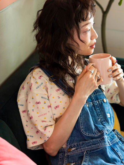 エイミーちゃん総柄プリント ワッフルT（クリーム）｜BETTY'S BLUE（ベティーズブルー）通販