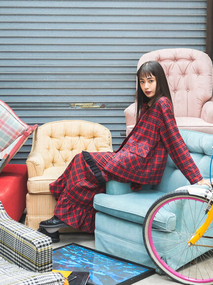 プープレ peu pres いちごボーダー ギャザースカート 赤 peu pres（プープレ）の「いちごボーダー ギャザースカート