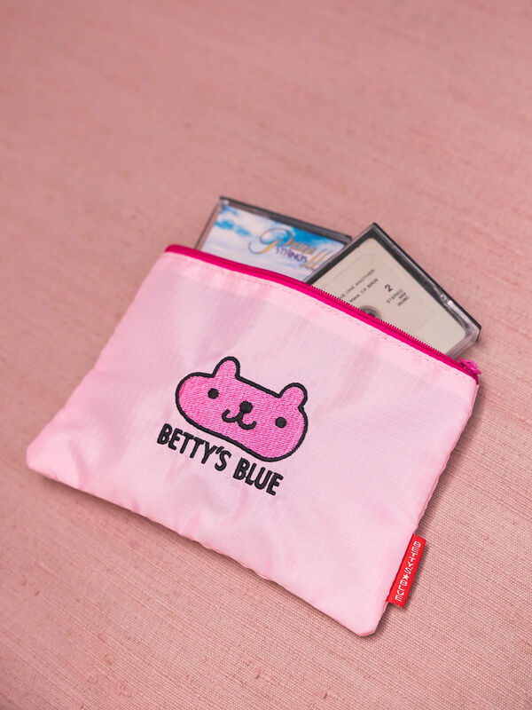 エイミーちゃん フラットポーチ（ピンク）｜BETTY'S BLUE（ベティーズブルー）通販