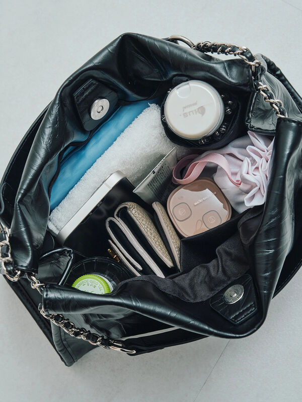 ソフトフェイクレザーショルダーバッグ（シルバー/ブラック/バッグ