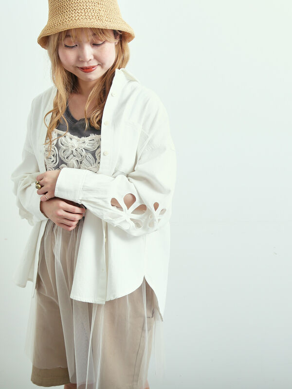 セール】 くり抜き刺繍オーバーシャツ（オフホワイト/ピンク/ブルー