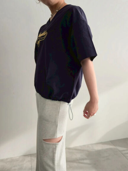 ロゴ刺繍Vネック布帛Tシャツ（オフホワイト/ネイビー/パープル）｜SM2（エスエムツー）通販