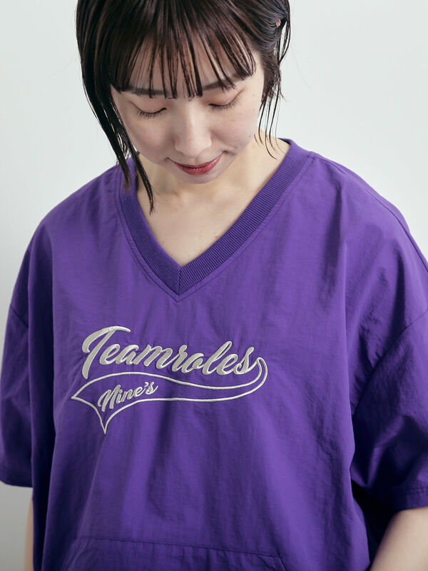 セール】 ロゴ刺繍Vネック布帛Tシャツ（オフホワイト/ネイビー