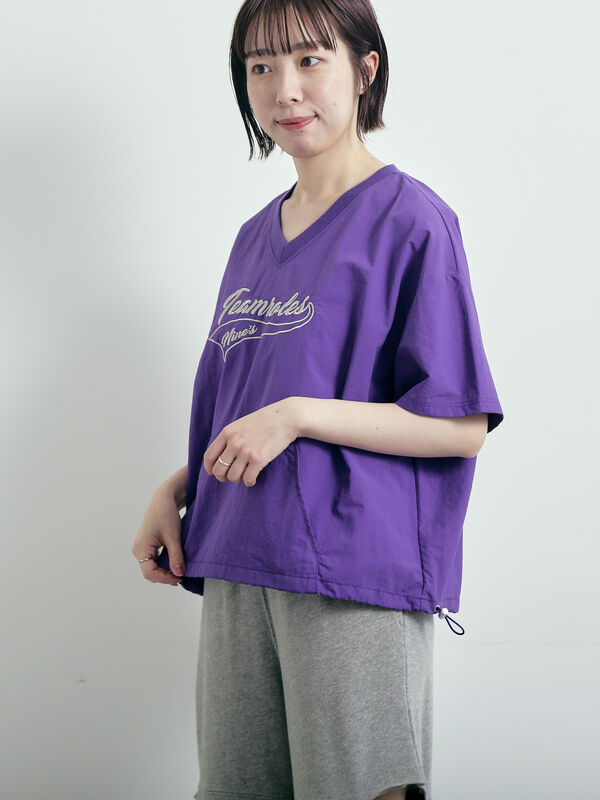 セール】 ロゴ刺繍Vネック布帛Tシャツ（オフホワイト/ネイビー