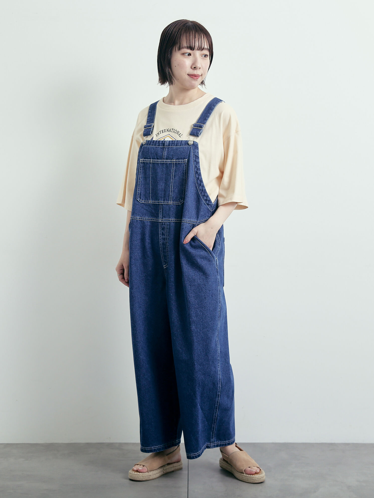 【新品】サマンサモスモス  デニム/カツラギサロペット セール】 デニム/カツラギサロペット（ブラウン/サックスブルー