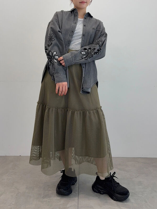 セール】 くり抜きフラワー刺繍シャツ（ブラック/カーキ/ブルー